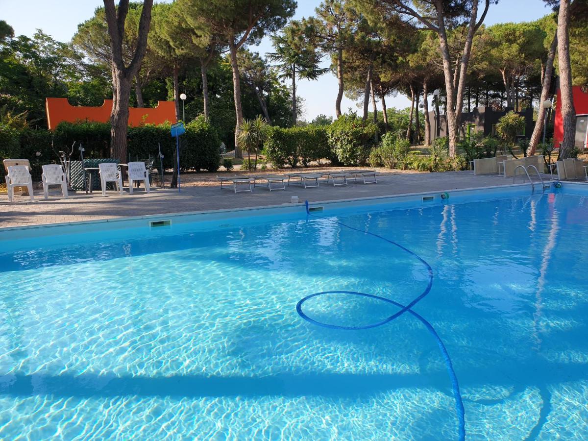 Villaggio Mithos Misano Adriatico Bagian luar foto