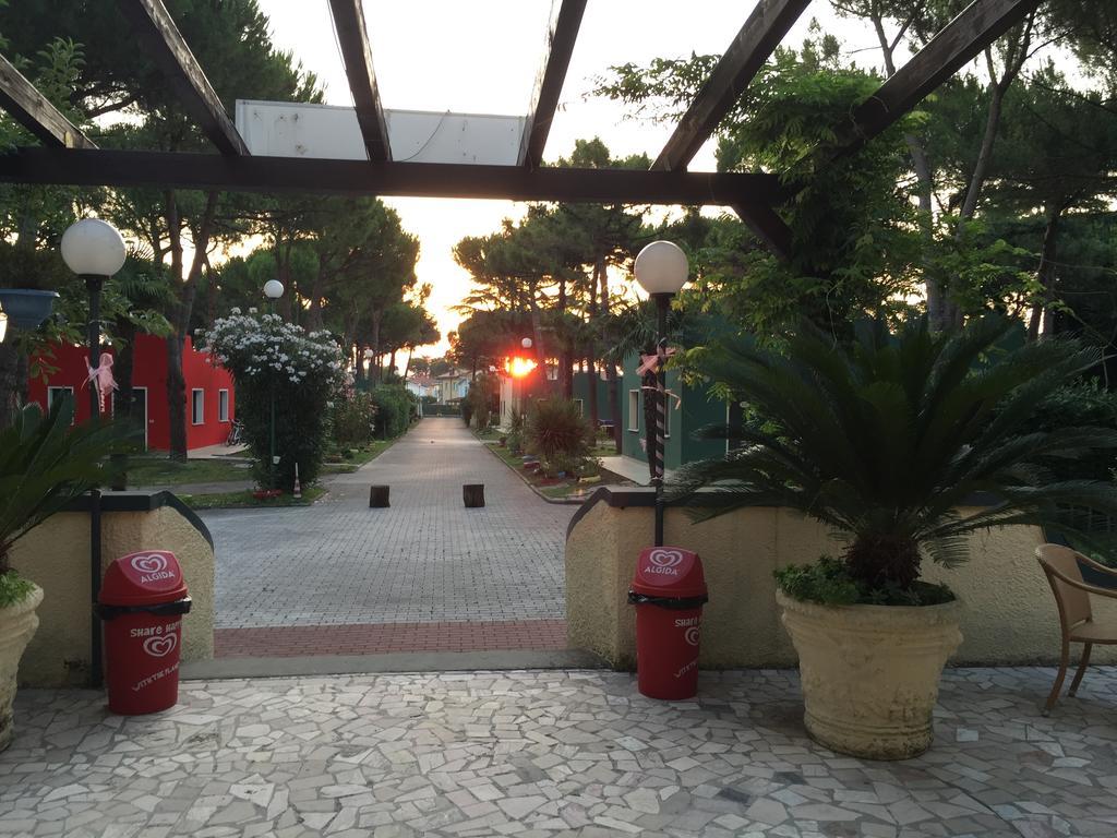 Villaggio Mithos Misano Adriatico Bagian luar foto