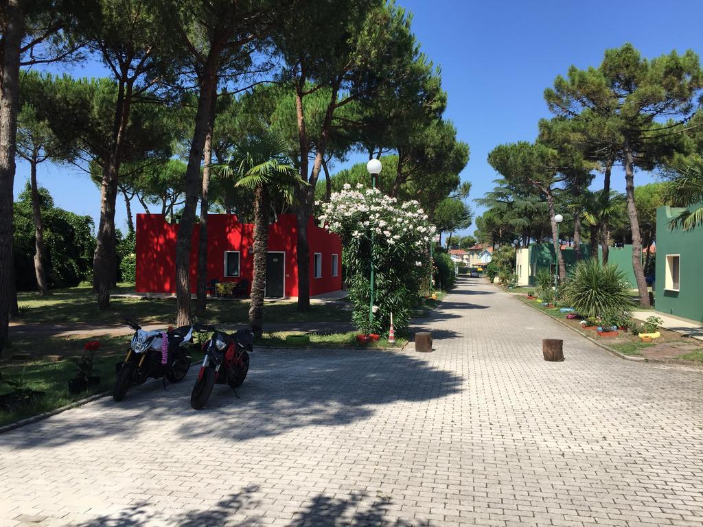 Villaggio Mithos Misano Adriatico Bagian luar foto