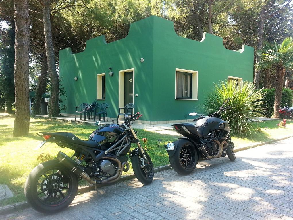 Villaggio Mithos Misano Adriatico Bagian luar foto