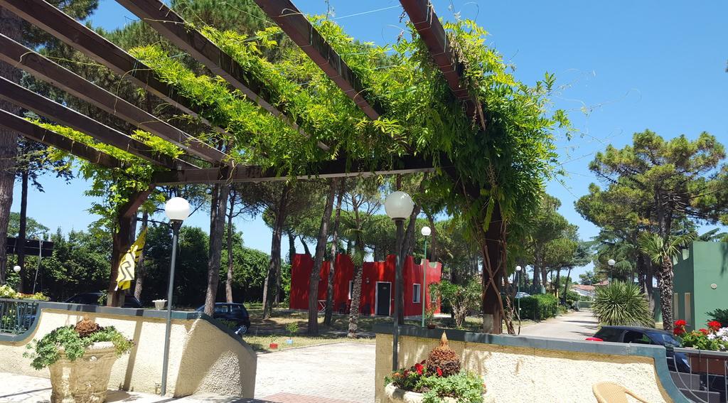 Villaggio Mithos Misano Adriatico Bagian luar foto