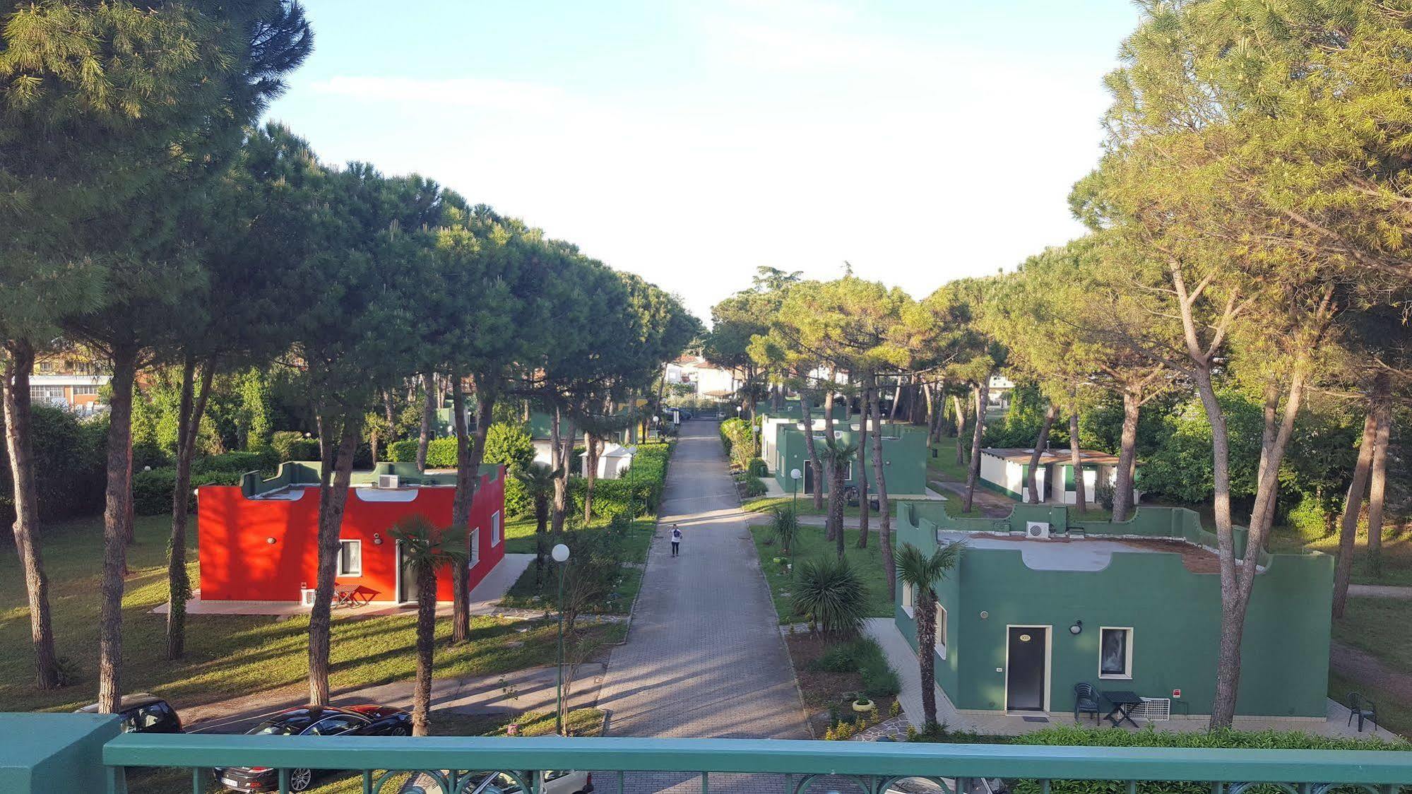 Villaggio Mithos Misano Adriatico Bagian luar foto