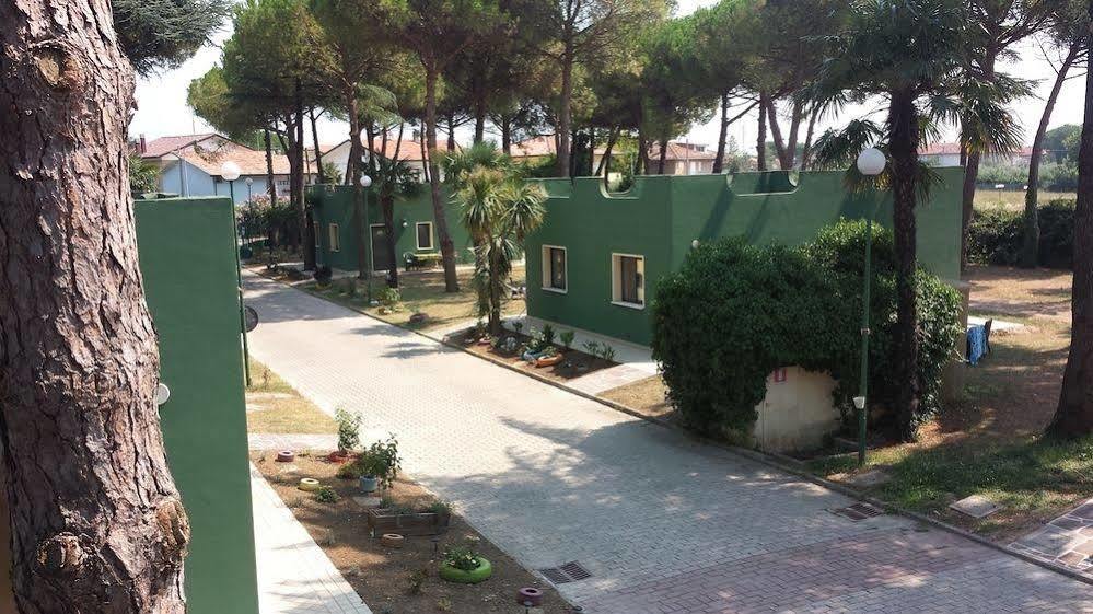 Villaggio Mithos Misano Adriatico Bagian luar foto