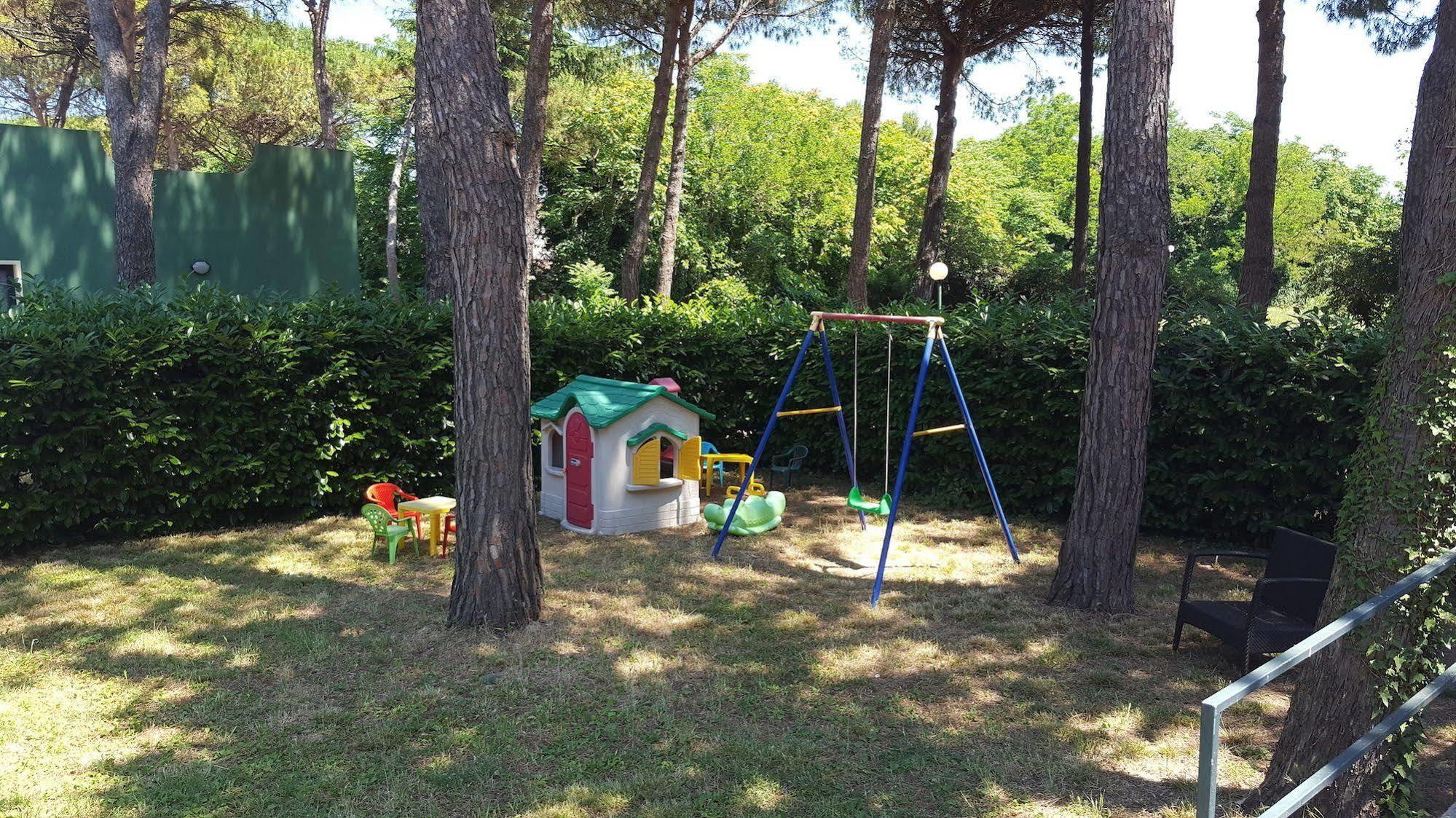 Villaggio Mithos Misano Adriatico Bagian luar foto